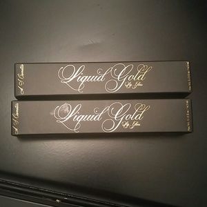 Amber Scholl cosmetics lip gloss